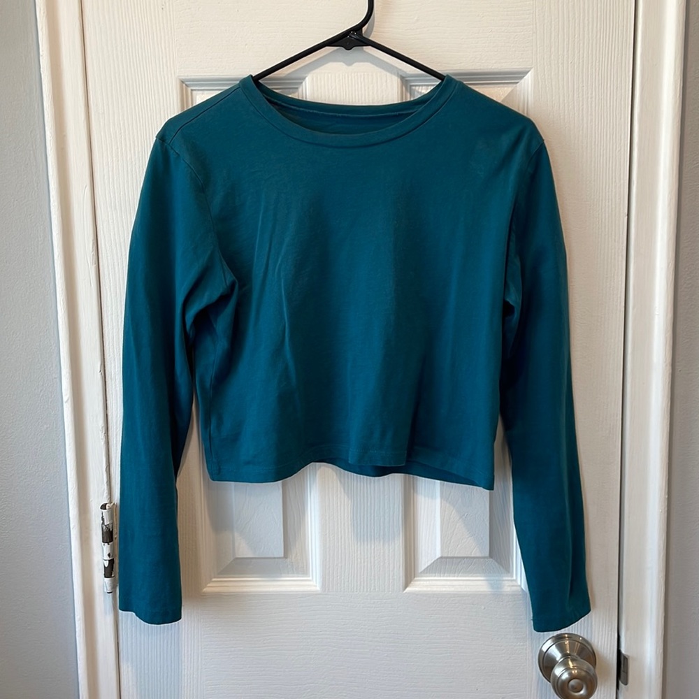 Women’s long sleeve crop top